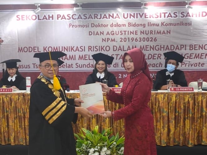 Dian Agustine Nuriman (kanan).