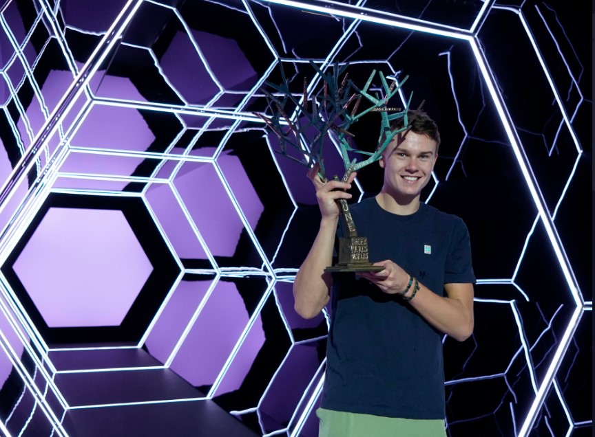 Petenis Denmark Holger Rune usai menjadi juara di Paris Masters