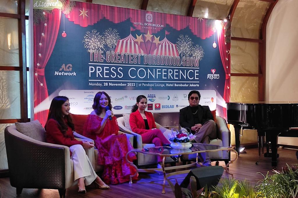 Hotel Borobudur Jakarta menggelar konferensi pers menghadirkan diva nasional Titi DJ yang siap menghibur Malam Tahun Baru. 