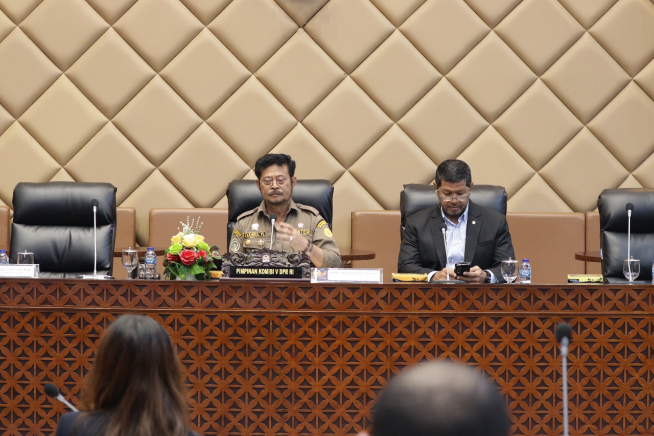 Menteri Pertanian Syahrul Yasin Limpo (tengah) saat menghadiri Parliament Lecture Fraksi Partai NasDem DPR RI