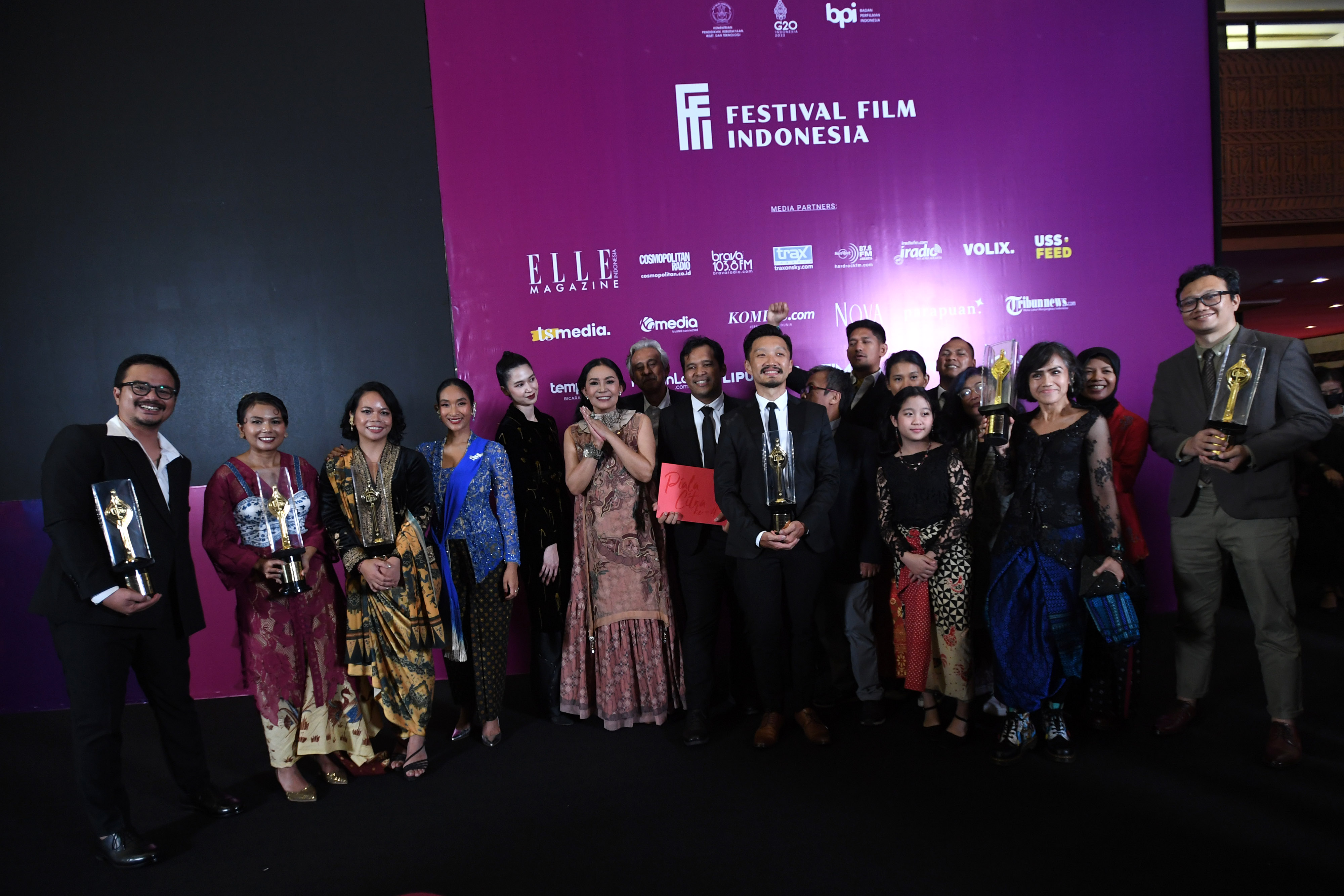 Pendukung film Nana yang meraih predikat film terbaik FFI 2022.