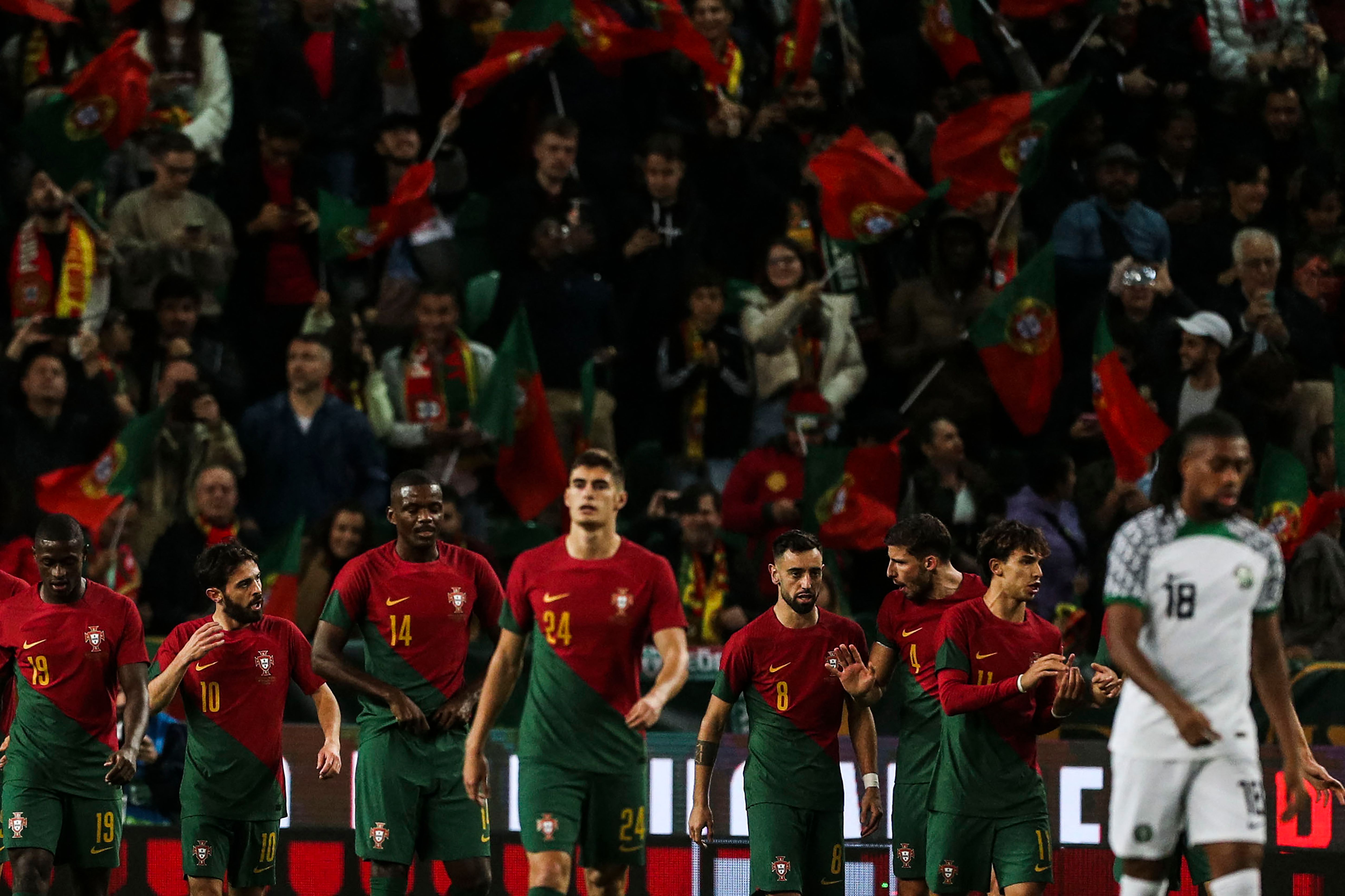 Para pemain timnas Portugal melakukan selebrasi usai mencetak gol ke gawang Nigeria di laga persahabatan menjelang Piala Dunia 2022.