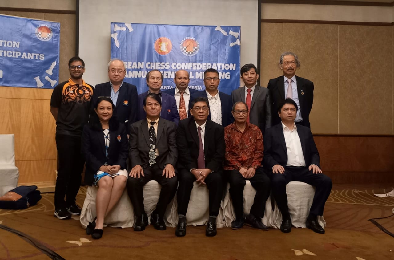 Ketum PB Percasi Utut Adiyanto berfoto dengan dewan pengurus ACC periode 2022-2025. 