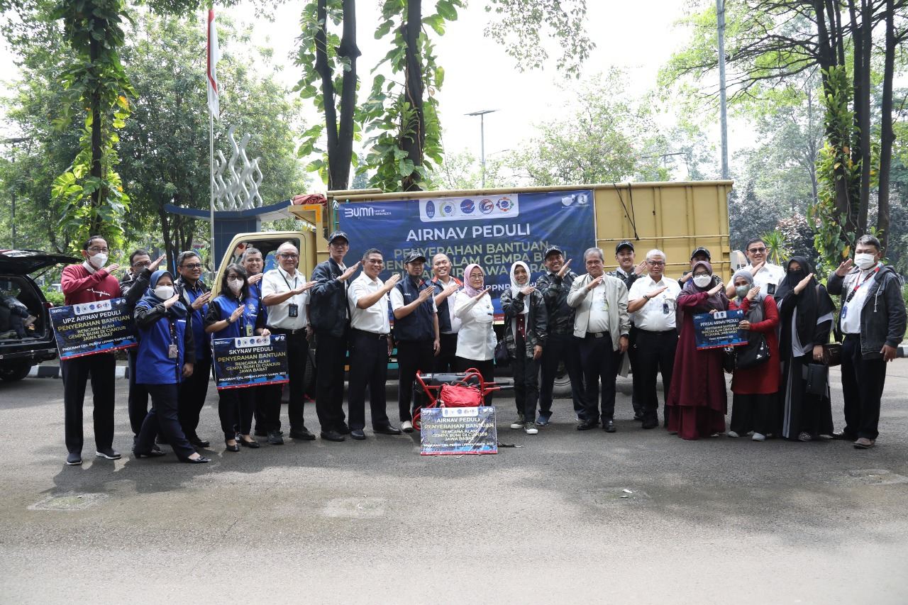 AirNav Indonesia mengirimkan relawan dan bantuan umum kepada masyarakat pasca-gempa yang melanda Kawasan Cianjur, Jawa Barat.