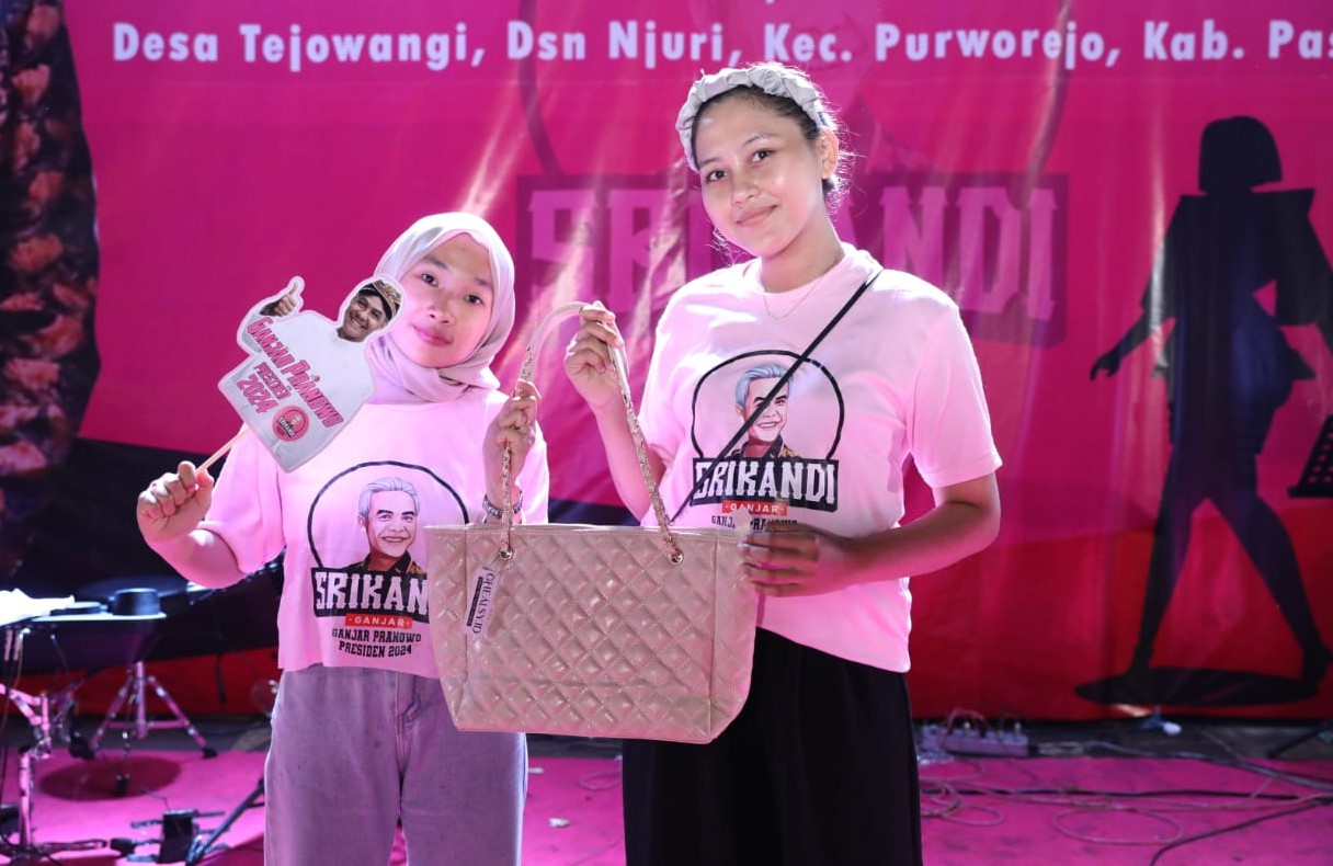 Upaya menggali potensi perempuan milenial di Pasuruan, Jawa Timur, dengan ajang 'Pesta Kriya Wastra' di Desa Tejowangi, Purwosari, Senin (7/