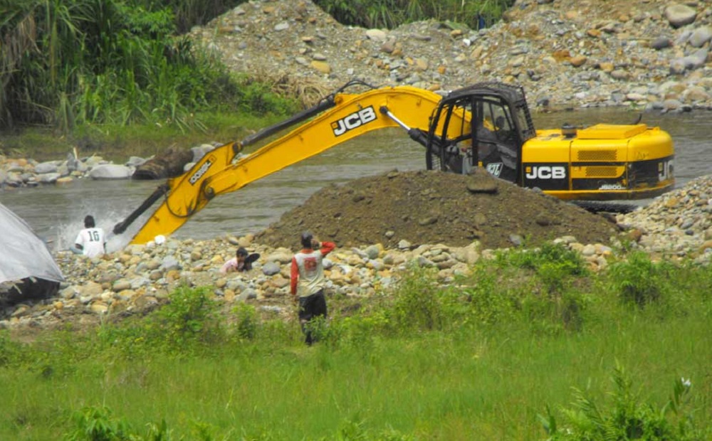 Aktivitas tambang emas ilegal berani terang-terangan karena penegakkan hukum lemah.