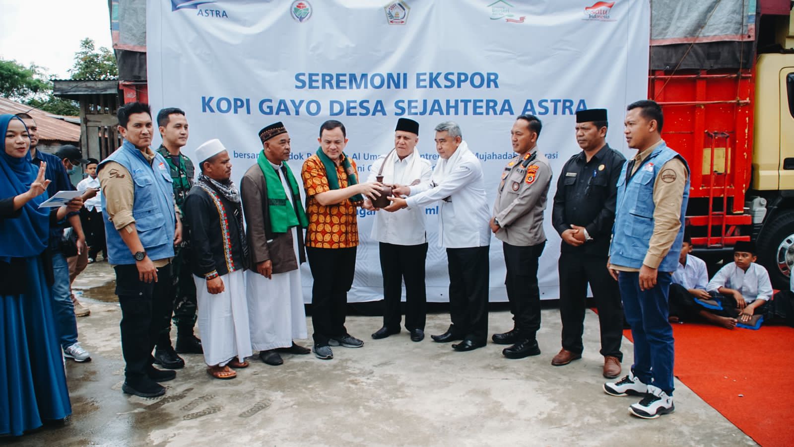 Petani bersama Astra dan pemangku kepentingan lainnya melepas ekspor kopi dari Aceh Tengah ke Amerika Serikat