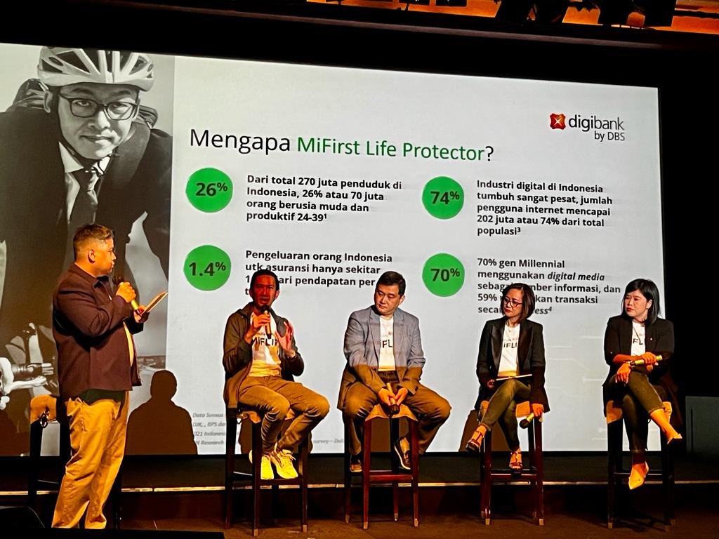 Manulife Indonesia dan Bank DBS Indonesia mengumumkan peluncuran MiFirst Life Protector (MiFLIP) di Jakarta, Senin (14/11).