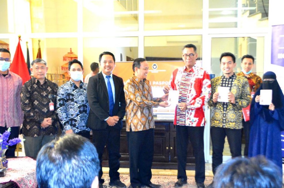 Peluncuran paspor Indonesia dengan masa berlaku 10 tahun di KBRI Khartoum, Sudan.