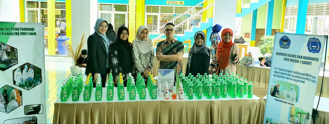 Sabun cuci produksi pelajar SMKN I Garut dipromosikan dalam sebuah pameran