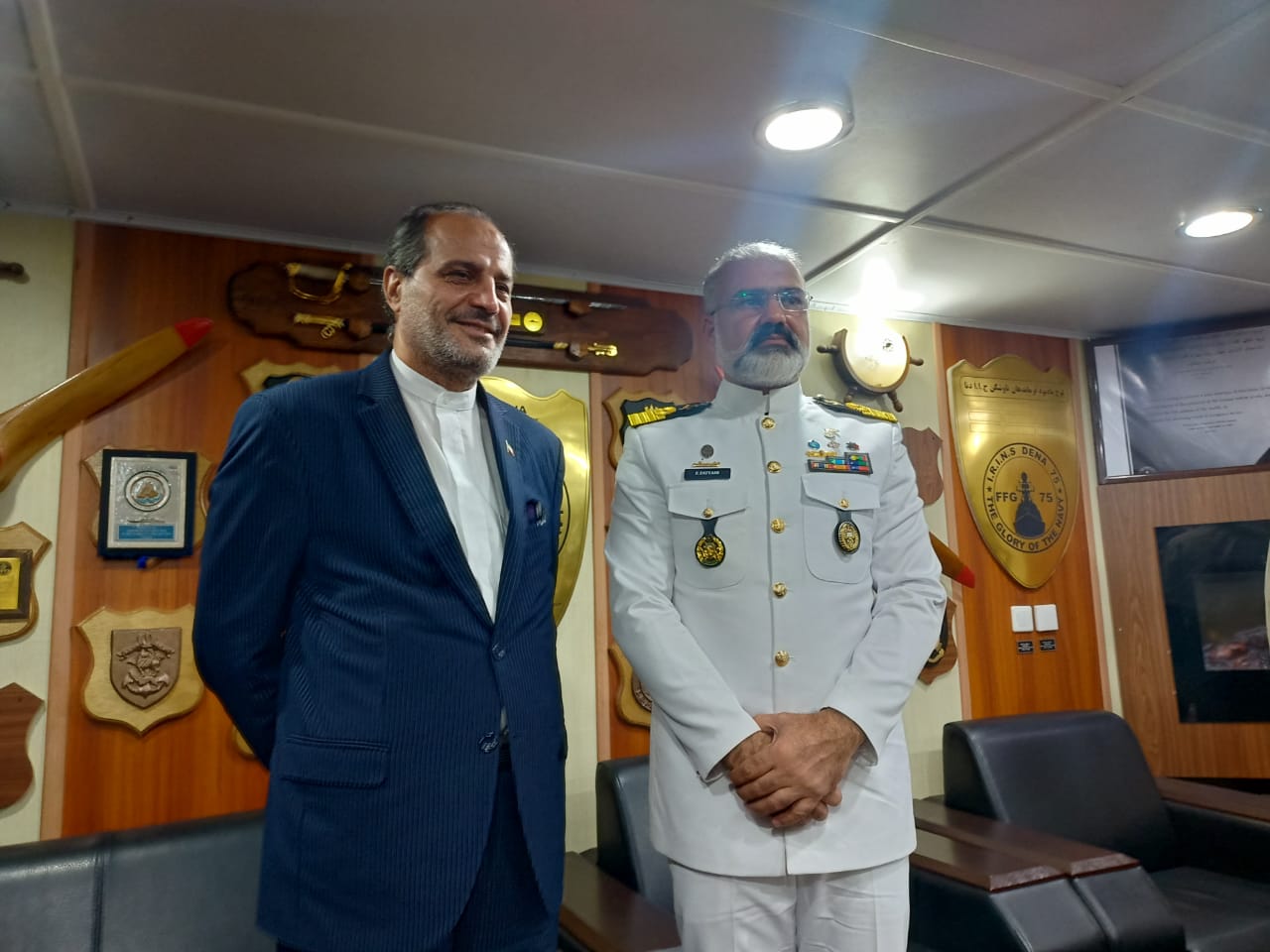 Duta Besar Iran untuk Indonesia Mohammad Azad (kiri)