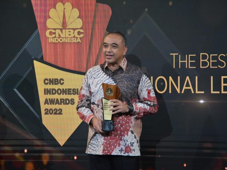 Bangun Infrastruktur dan Ekonomi Pesisir, Zaki Iskandar Raih Penghargaan