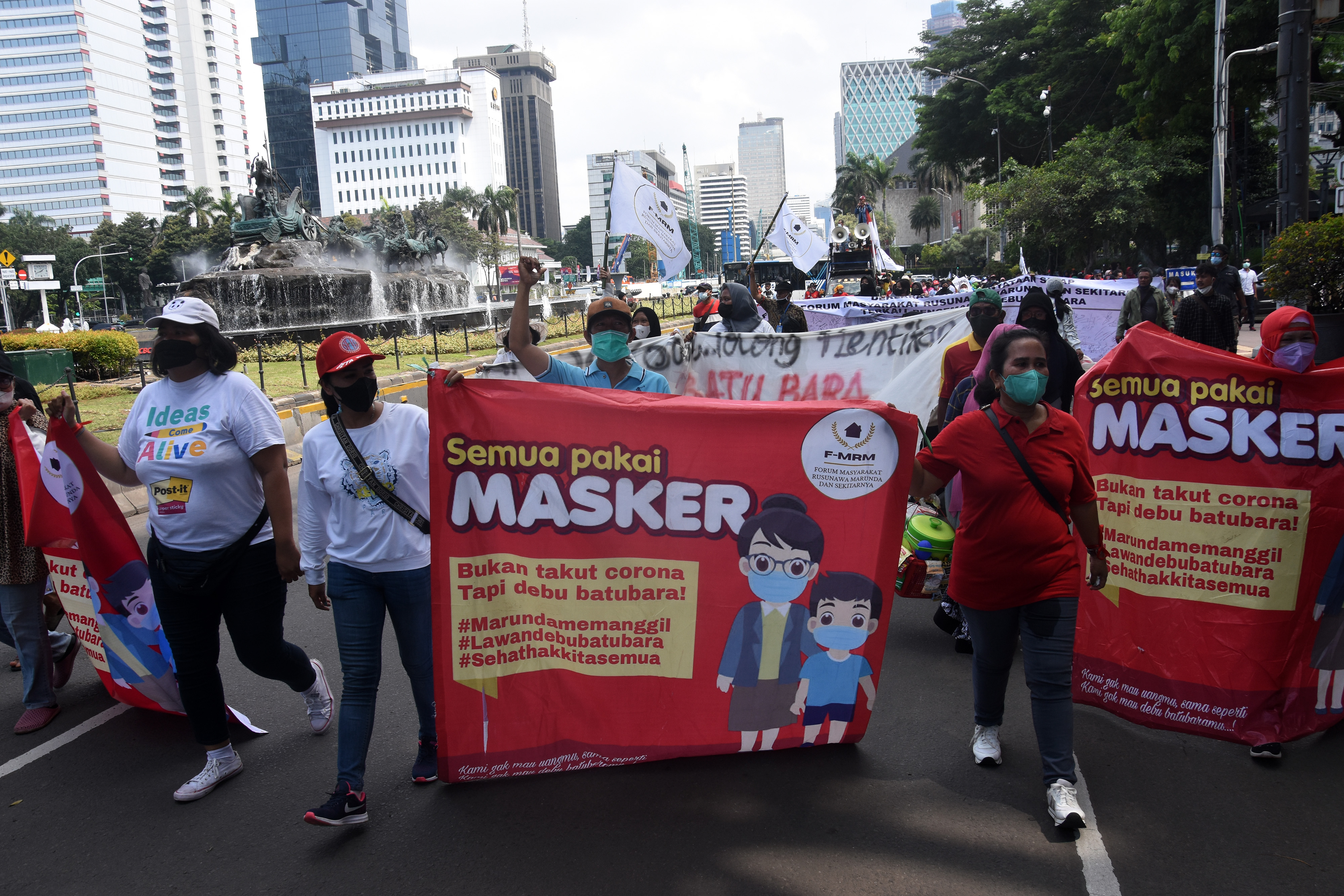 Ilustrasi: Warga Marunda melakukan demonstrasi karena wilayahnya tercemar debu batu bara