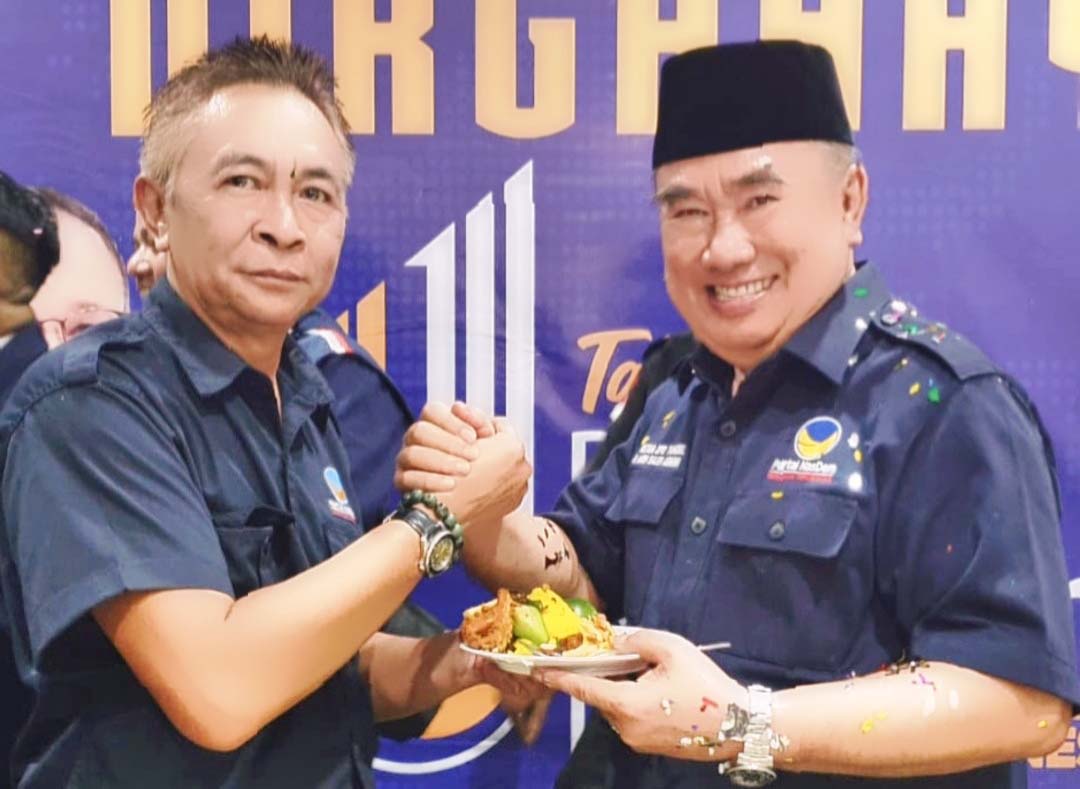 Handry Hanief (kiri) dan Ketua DPD NasDem Tangsel M Saleh Asnawi. 