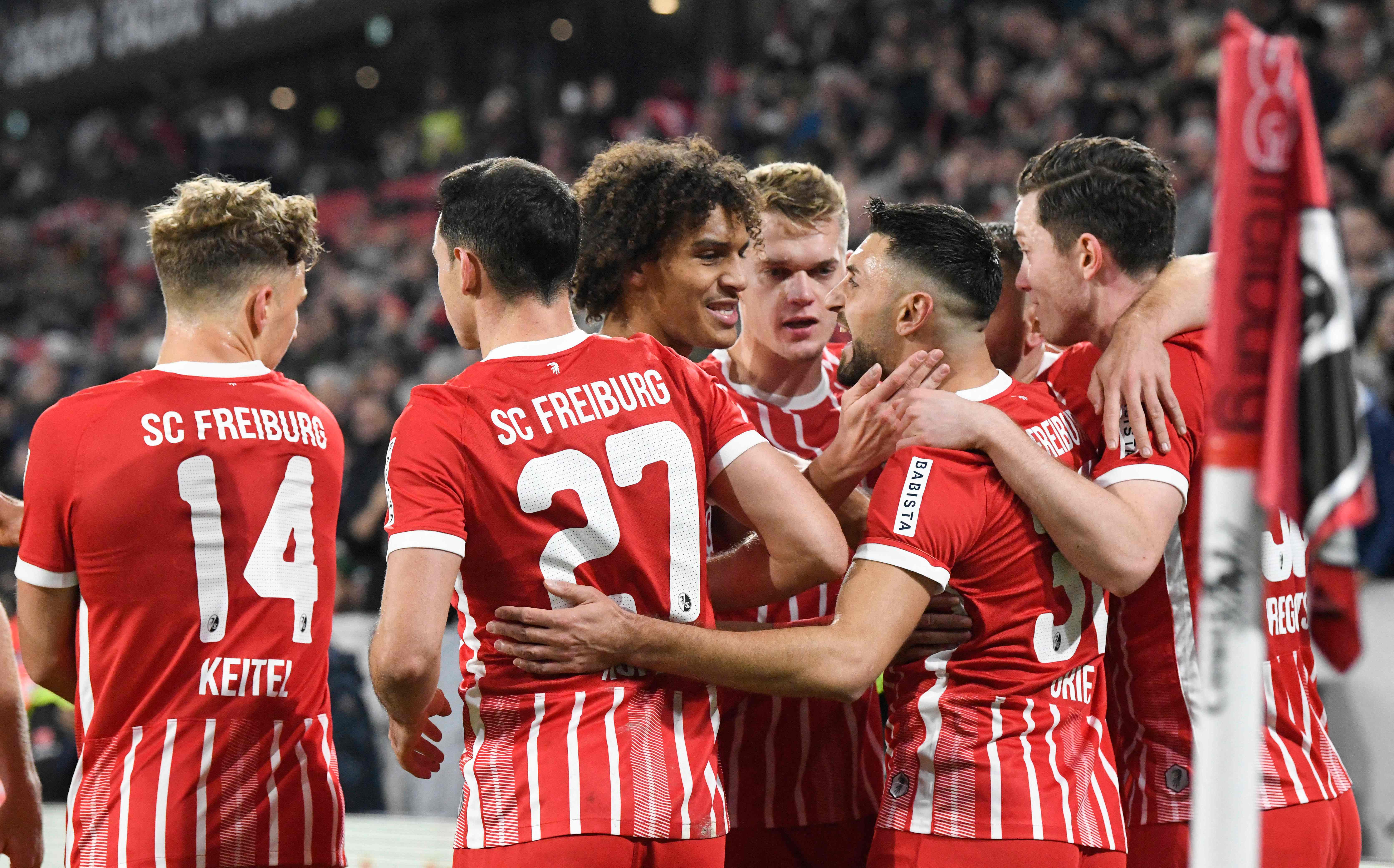 Para pemain Freiburg melakukan selebrasi usai mencetak gol ke gawang Union Berlin di laga Bundesliga.