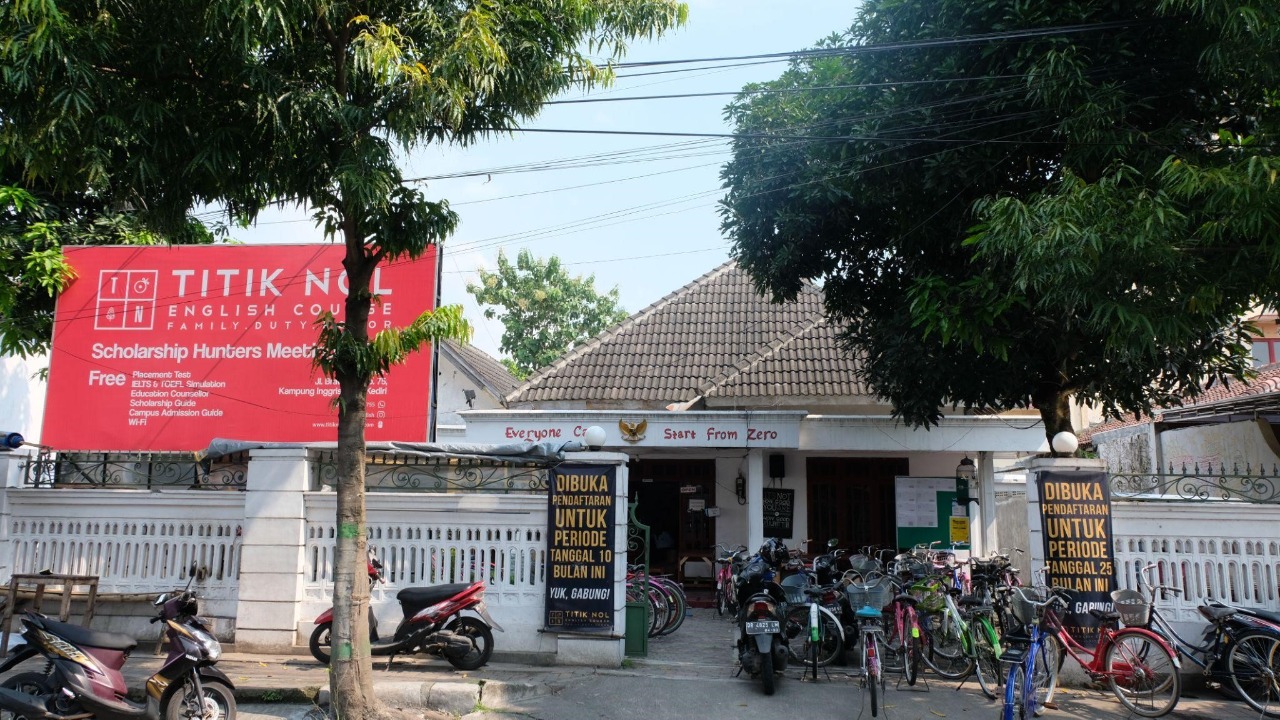 Titik Nol English Course yang berlokasi di Kampung Inggris Pare, Kediri, Jawa Timur.