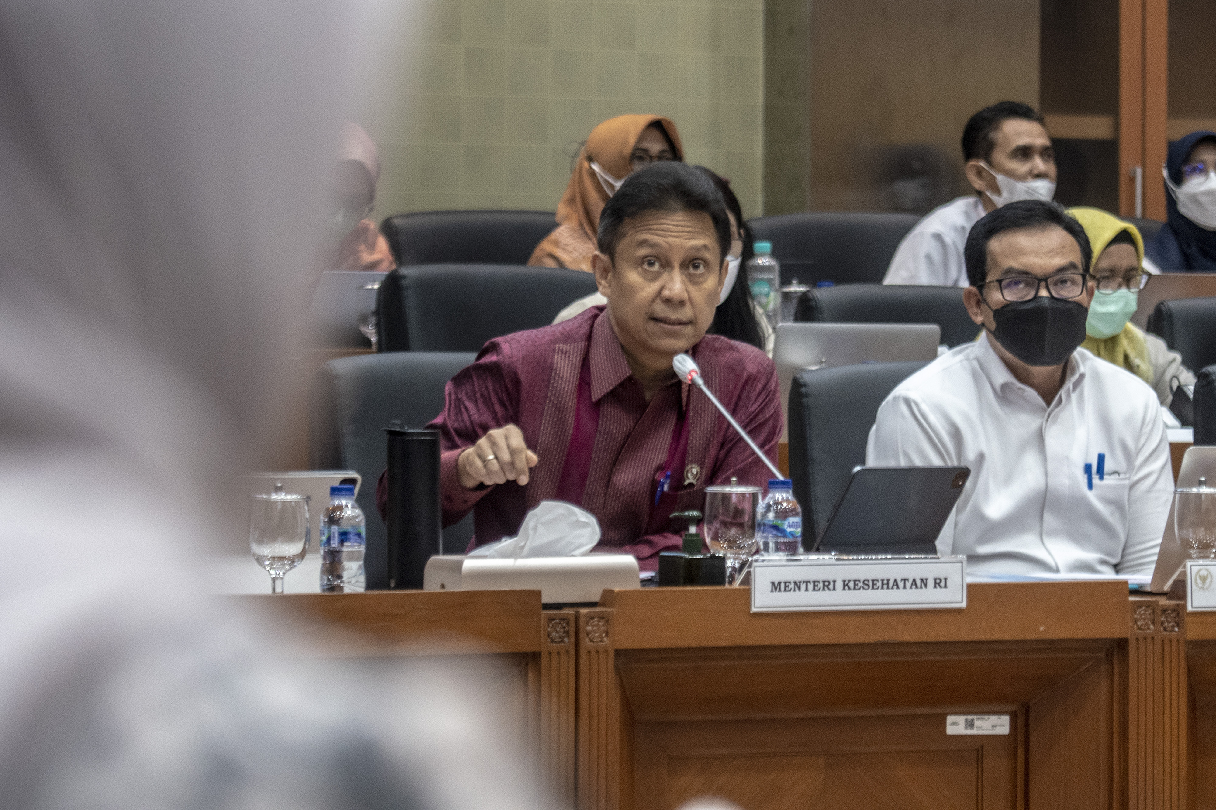 Menteri Kesehatan Budi Gunadi Sadikin (kiri)