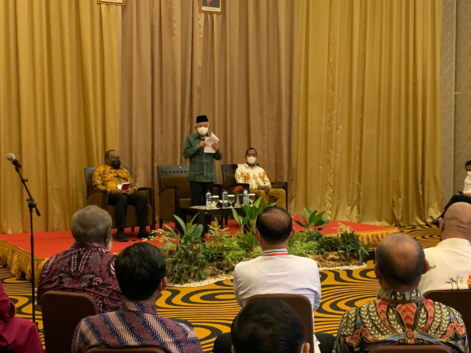 Wapres Ma'ruf Amin (tengah) di Papua Selatan