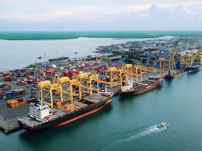 Terminal Peti Kemas Belawan, Medan, Sumatra Utara.