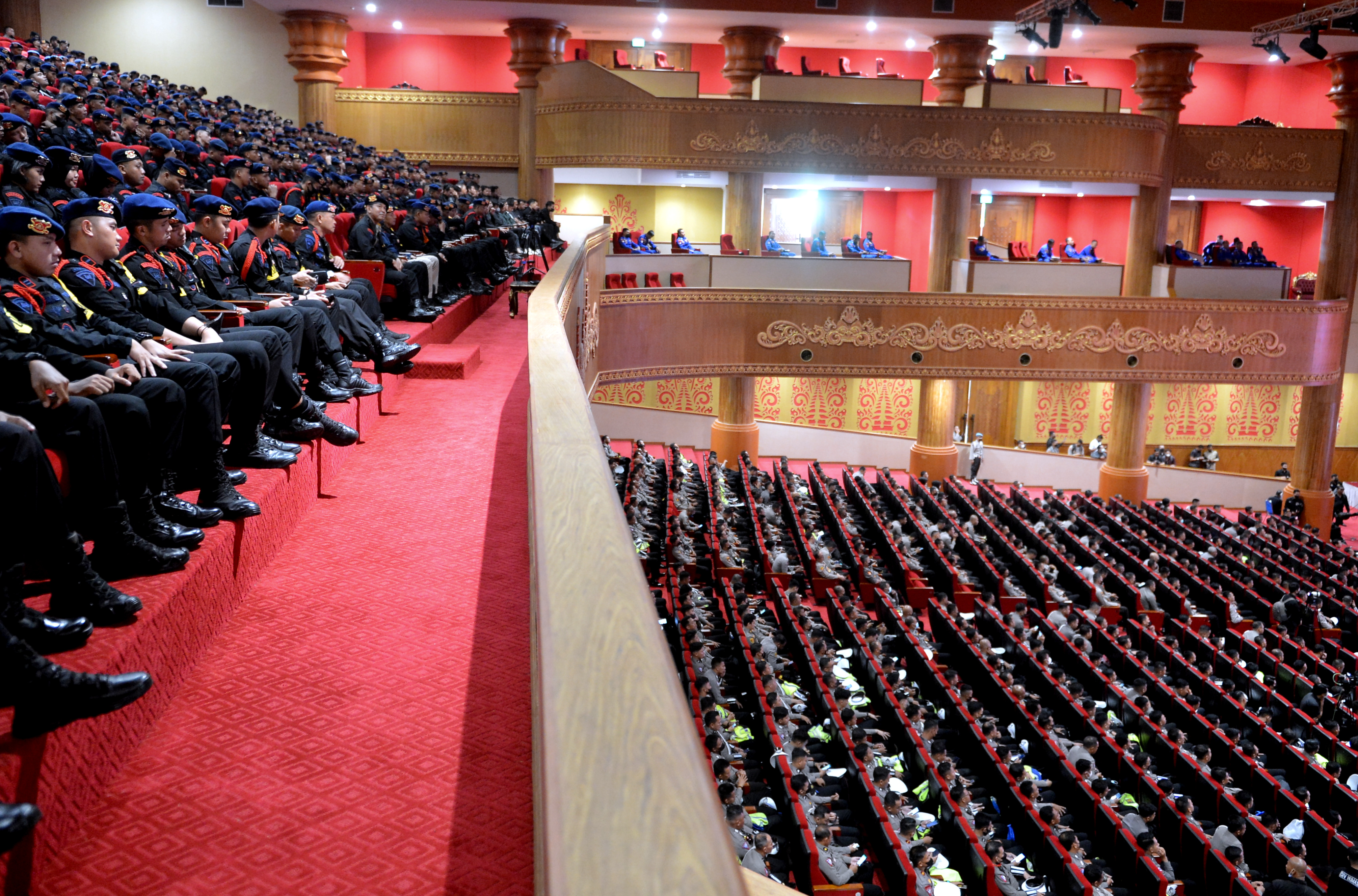Polisi mengikuti Latihan Pra Operasi Puri Agung-2022 di Badung, Bali, Kamis (3/11).