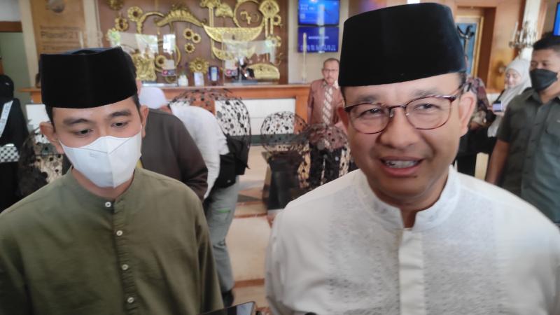 Wali Kota Solo Gibran Rakabuming Raka dan Anies Baswedan seusai sarapan bareng di Solo, Selasa (15/11/2022)
