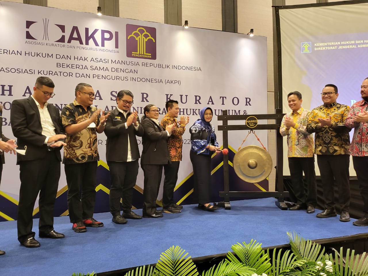 Plh. Sekretaris Direktorat Jenderal Administrasi Hukum Umum (Plh. Sesditjen AHU) Sri Yuliani  membuka pelatihan bagi kurator