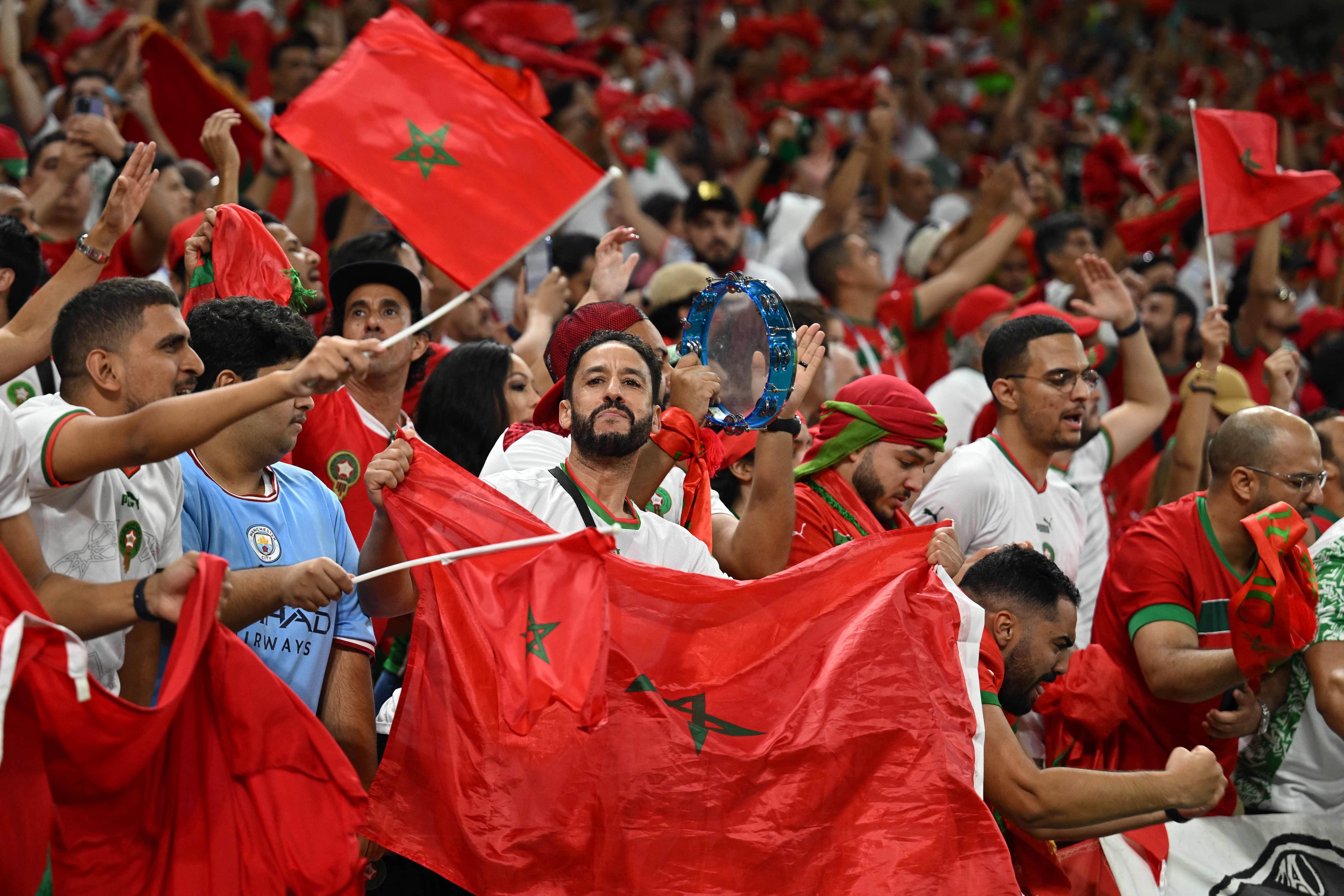 Ilustrasi--Pendukung Maroko melakukan selebrasi usai tim mereka mencetak gol ke gawang Belgia di laga Piala Dunia 2022.