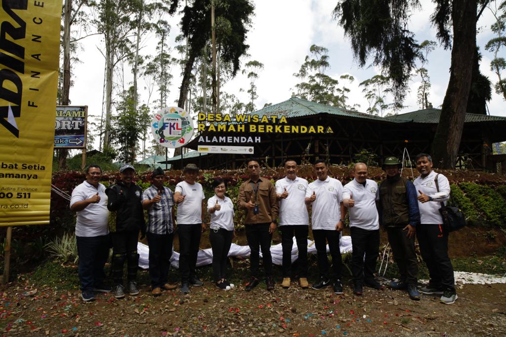 Desa Wisata Ramah Berkendara di Kabupaten Bandung, Jabar, menggelar Festival Kreatif Lokal. 