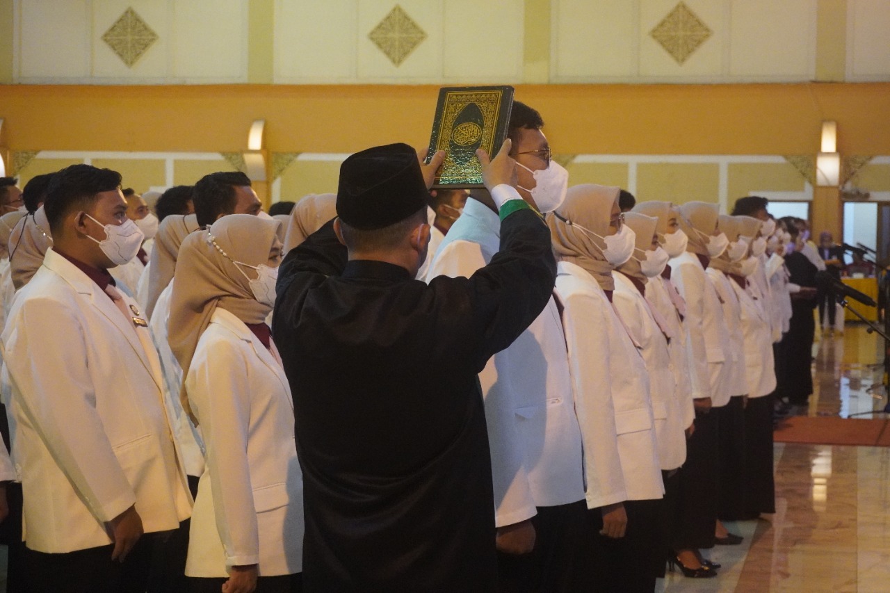 Pengambilan sumpah apoteker Fakultas Farmasi Institut Sains dan Teknologi Nasional (ITSN)