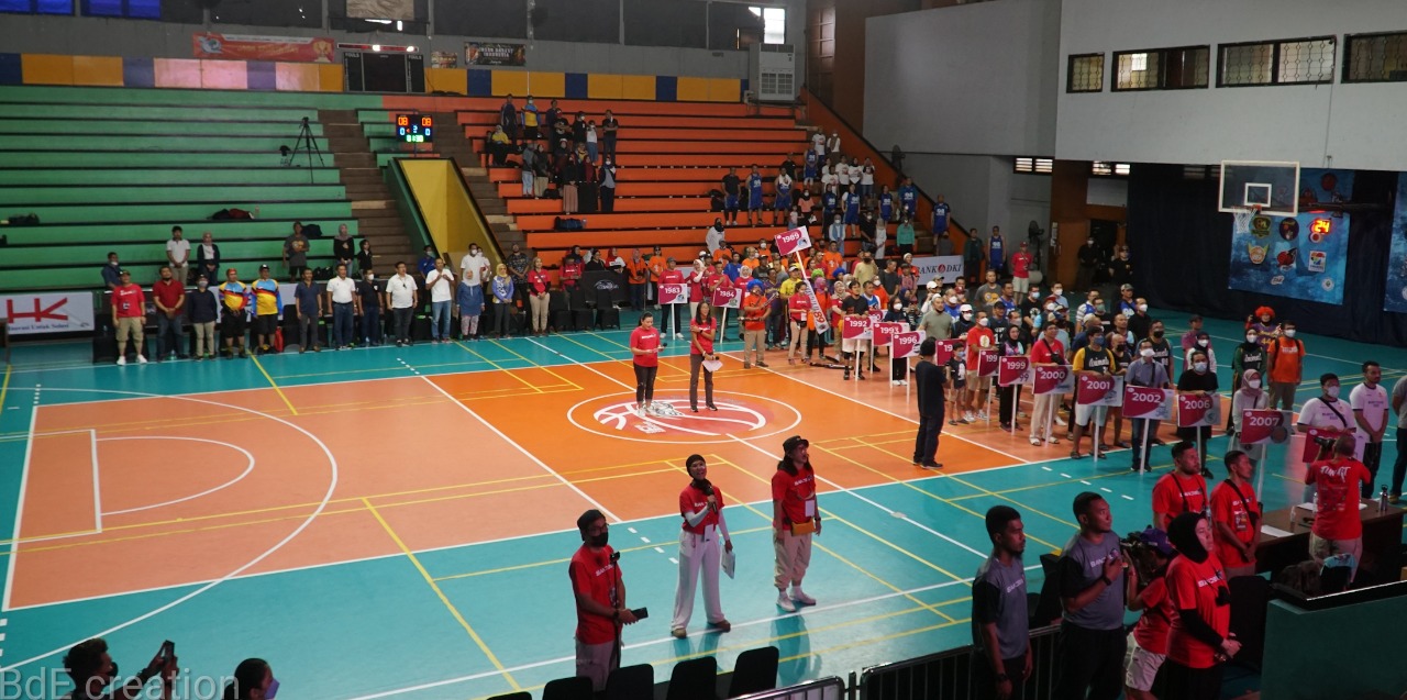 Turnamen alumni SMAN 8 Jakarta turut dimeriahkan dengan pameran produk UMKM dari para alumni. 