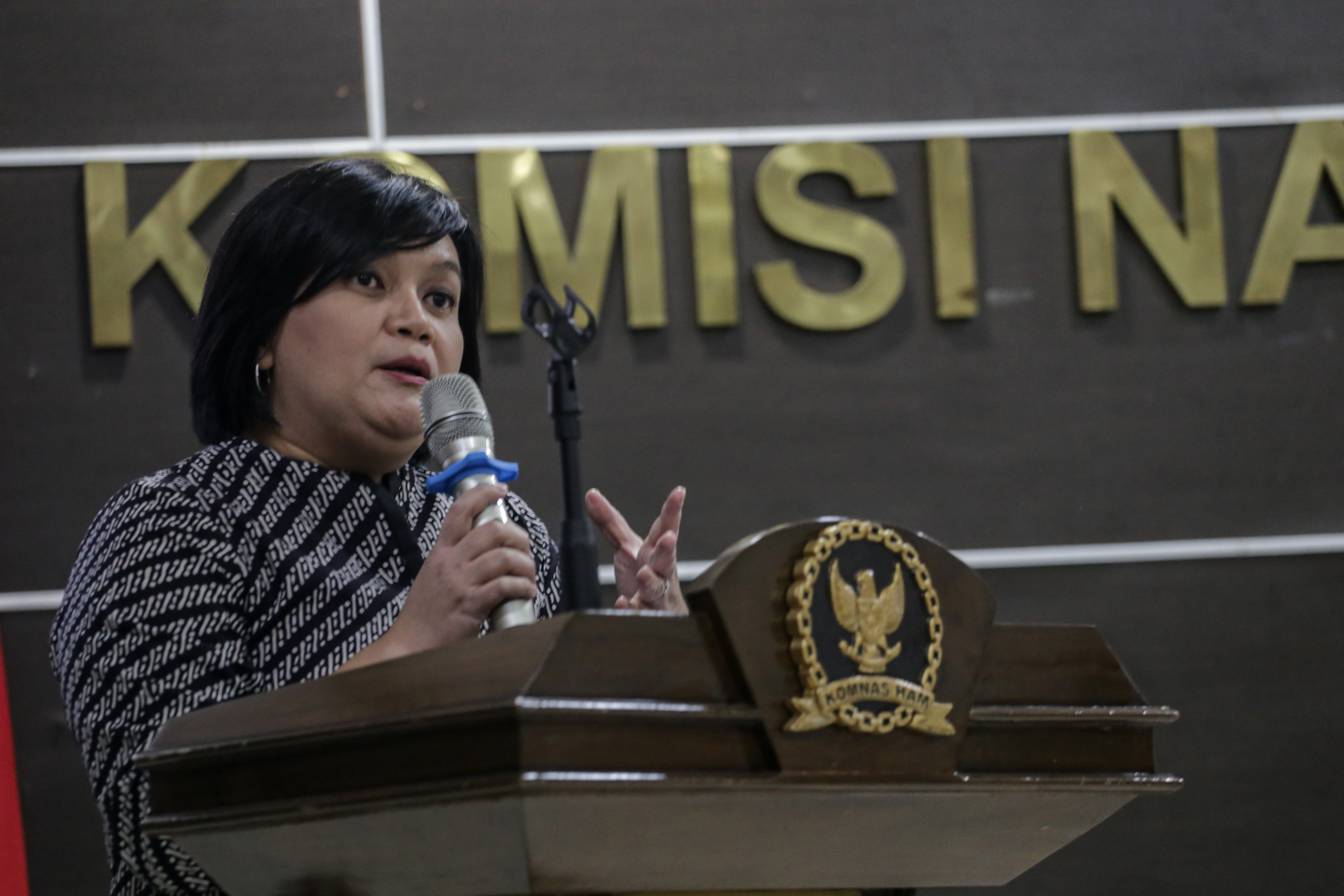 Ketua Komnas HAM 2022-2027 Atnike Nova Sigiro saat berbicara di Kantor Komnas HAM, Jakarta, Jumat (11/11). 