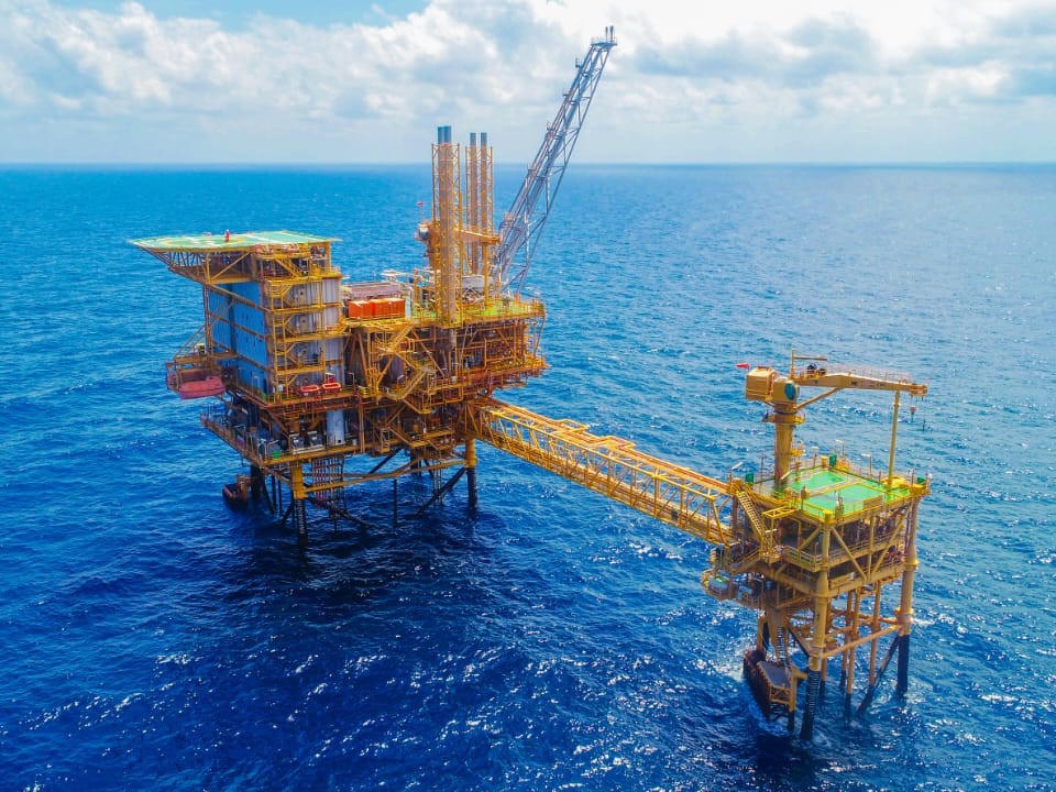Perusahaan energi berkantor pusat di Abu Dhabi ini memiliki empat kontrak kerja sama (KKS) lepas pantai Indonesia.
