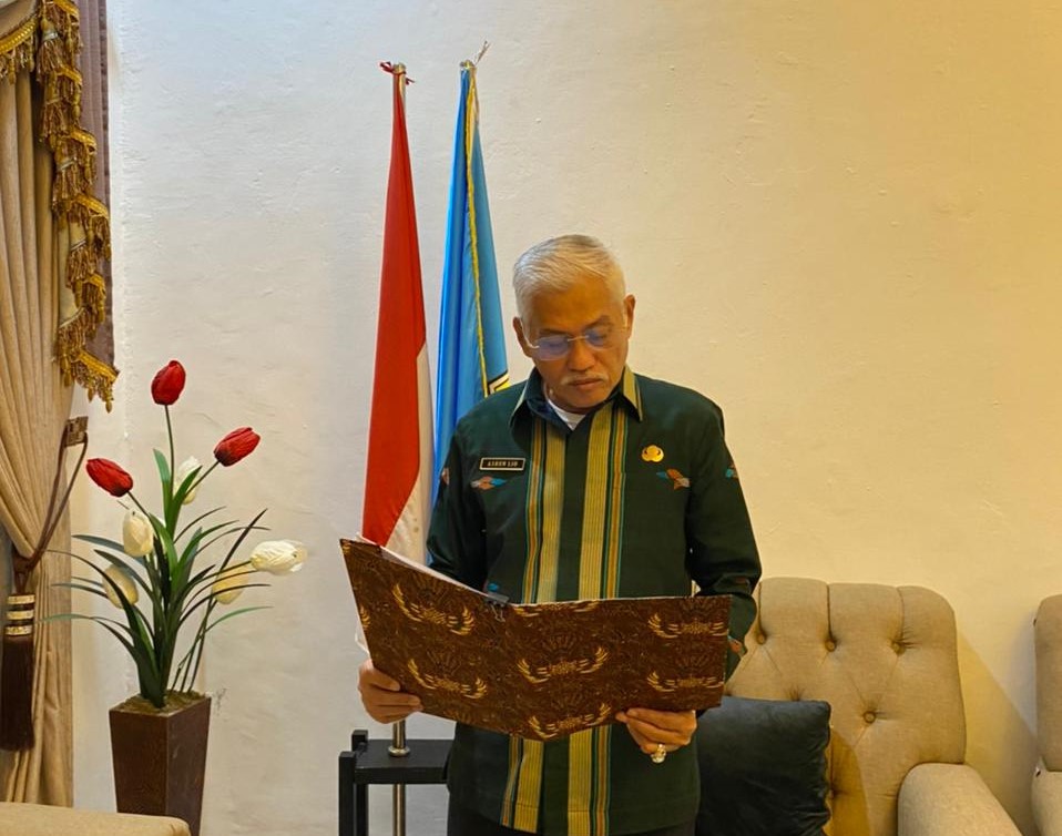 Penjabat (Pj) Sekertaris Daerah (Sekda) Sultra Asrun Lio mengumumkan kenaikan UMP Sultra pada 2023 sebesar 7,1%, Jumat malam (25/11/2022)