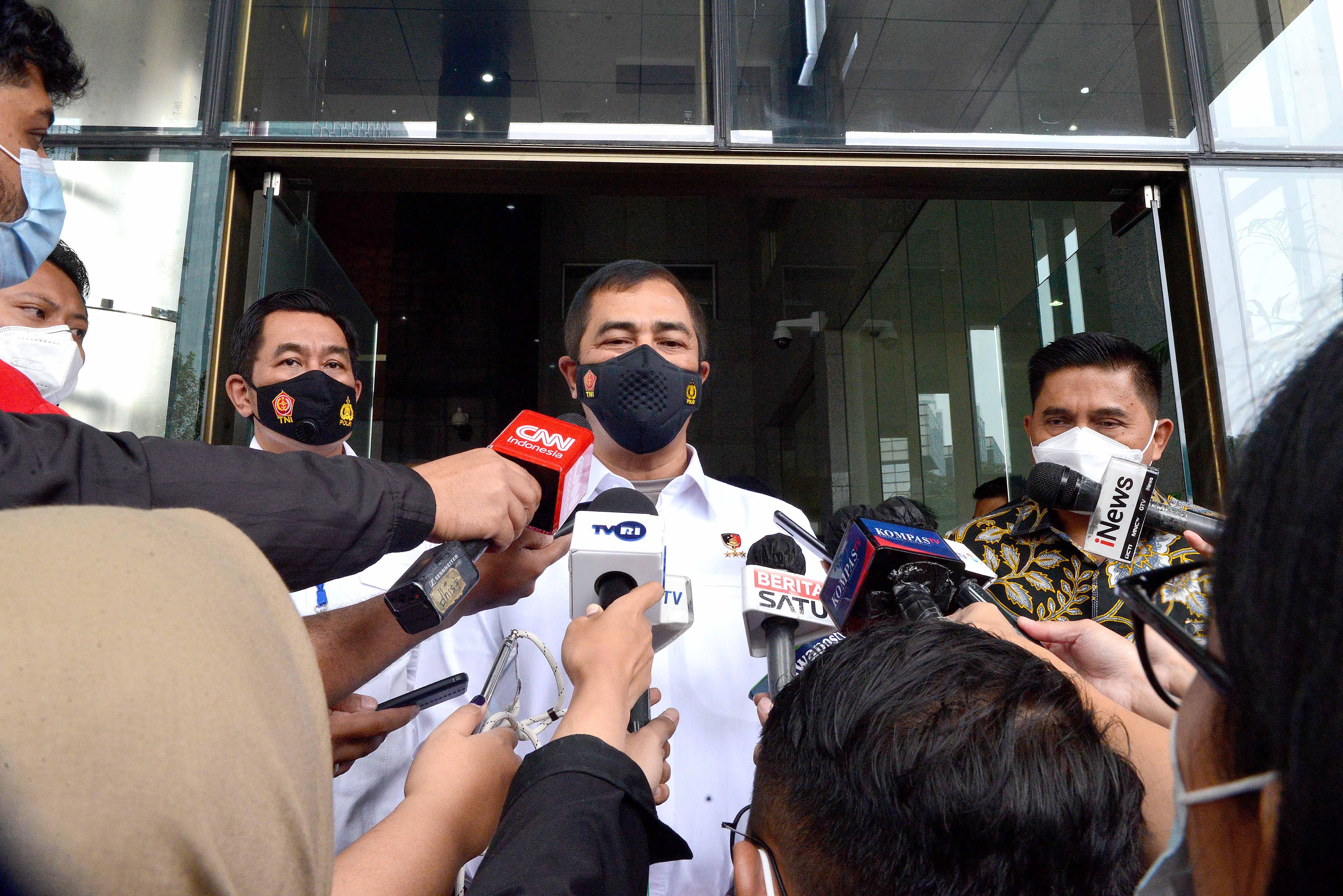  Kepala Badan Reserse Kriminal Polri Irjen Agus Andrianto (kiri)