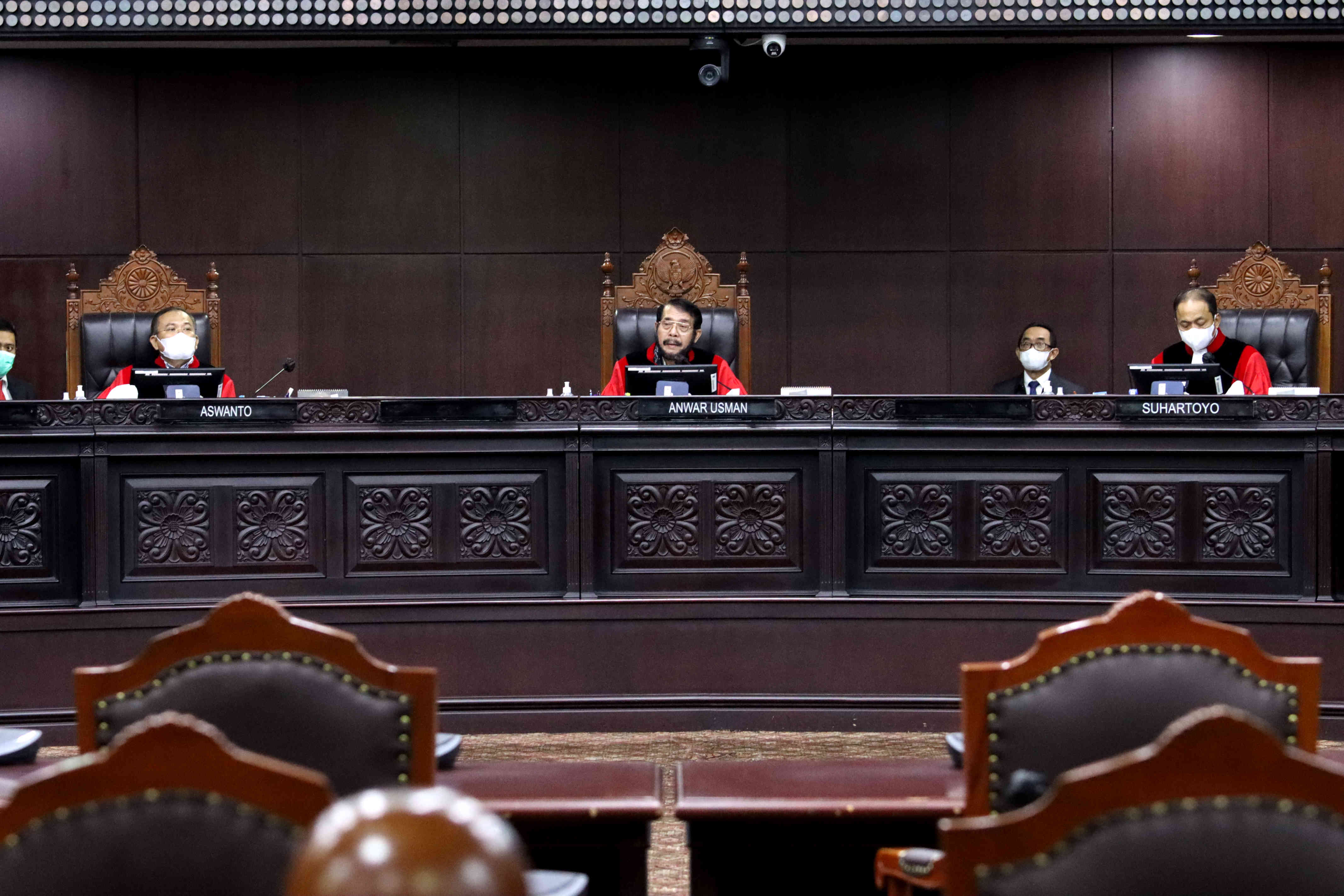 Ketua Mahkamah Konstitusi Anwar Usman memimpin sidang pengujian materiil KUHP.