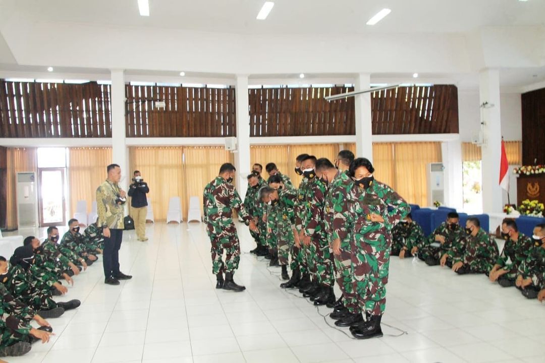 Pengusaha Billy Martasandy memberikan materi kepemimpinan di Sesko AU