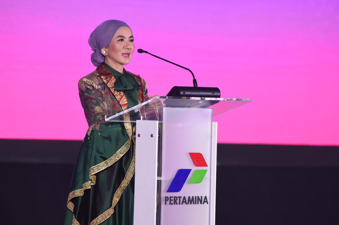 Direktur Utama Pertamina Nicke Widyawati memberikan sambutan pada acara Kick Off Pertamina SMEXPO 2022 di Gedung Grha Pertamina, Jakarta.