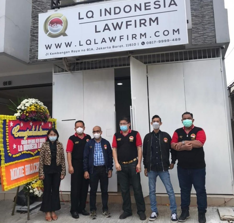  Co Founder LQ Indonesia Lawfirm, Leo Detri (kedua dari kiri).