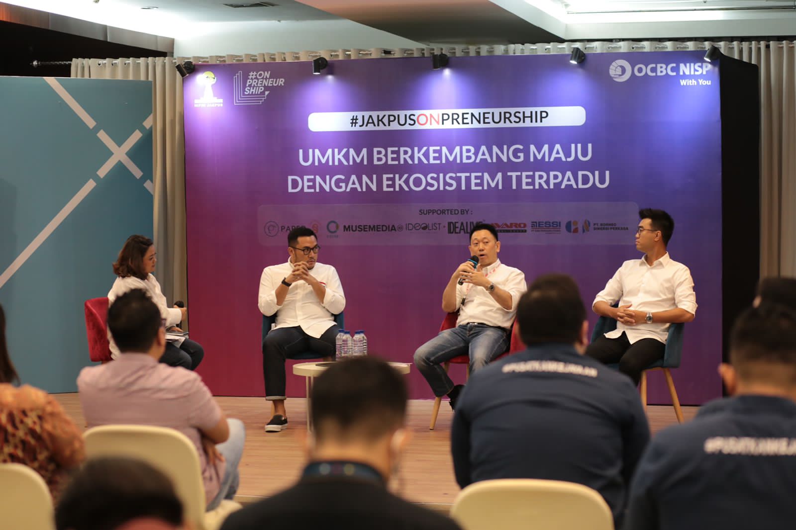 Bank OCBC NISP dan HIPMI Jakarta Pusat juga mengadakan talk show yang dihadiri para pelaku UMKM secara hybrid. 