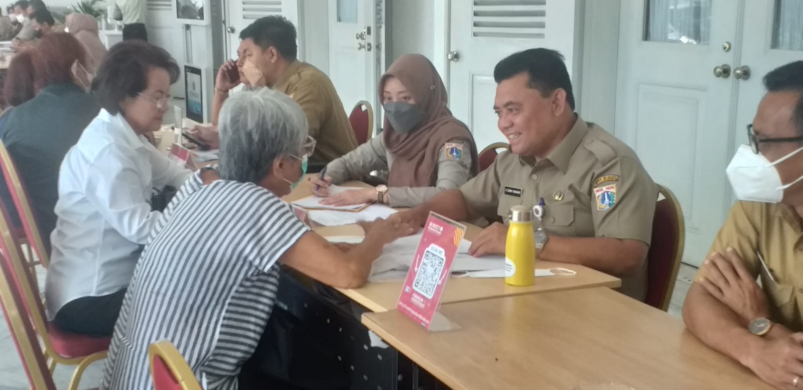 Warga Gang Langgar, RT10/01, Kelurahan Gunung Sahari Selatan, Kemayoran, Jakarta Pusat mengadu ke Balaikota terkait eksekusi lahan