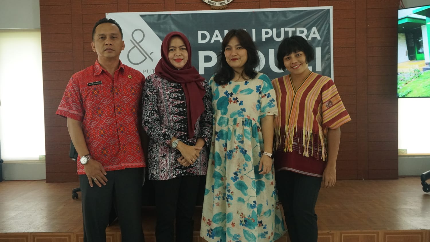Damai Putra Group selaku perusahaan properti mengadakan edukasi digital untuk kader PKK dan pelaku UMKM di Medan Satria. Kota Bekasi, Jabar.