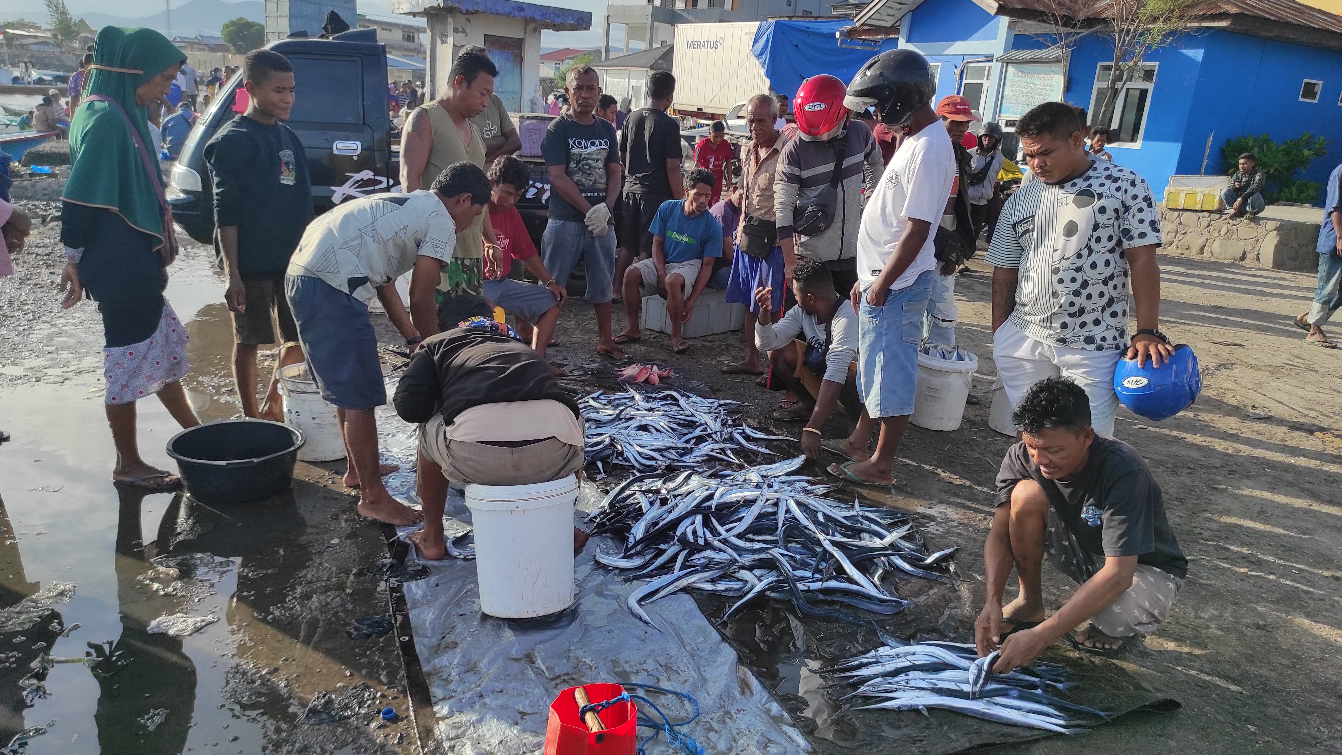 Suasana pedagang ikan di Kota Maumere, Kabupaten Sikka, NTT.