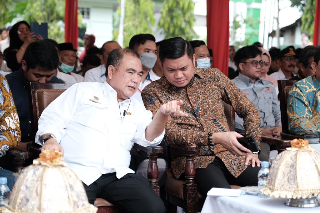 Dirjen PKH Kementan Nasrullah dan Bupati Gowa, Adnan Purichta Ichsan, di Gowa, Sulsel, Sabtu (19/11). 