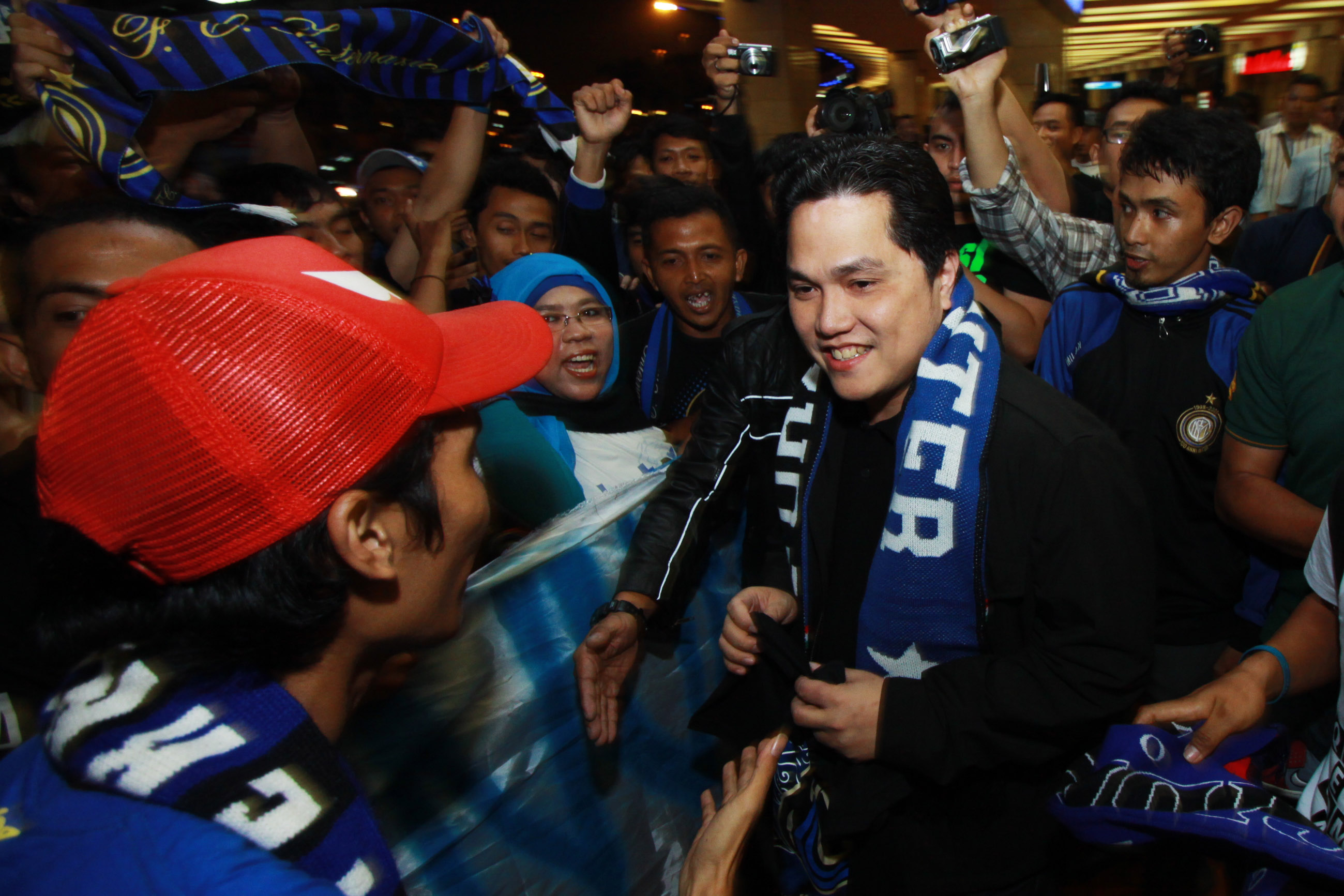 Erick Thohir disambut penggemar sepak bola Indonesia setelah dia menjabat sebagai Presiden Klub Inter Milan.