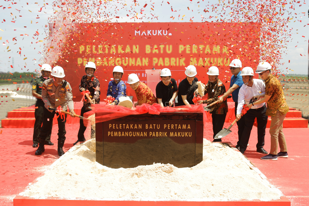 Peletakan batu pertama pembangunan pabrik Makuku di Jawa Tengah.