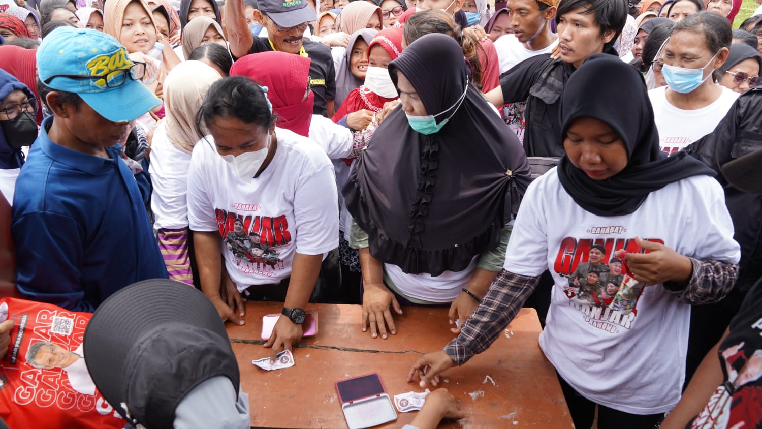 Kegiatan Sahabat Ganjar di Karawang.