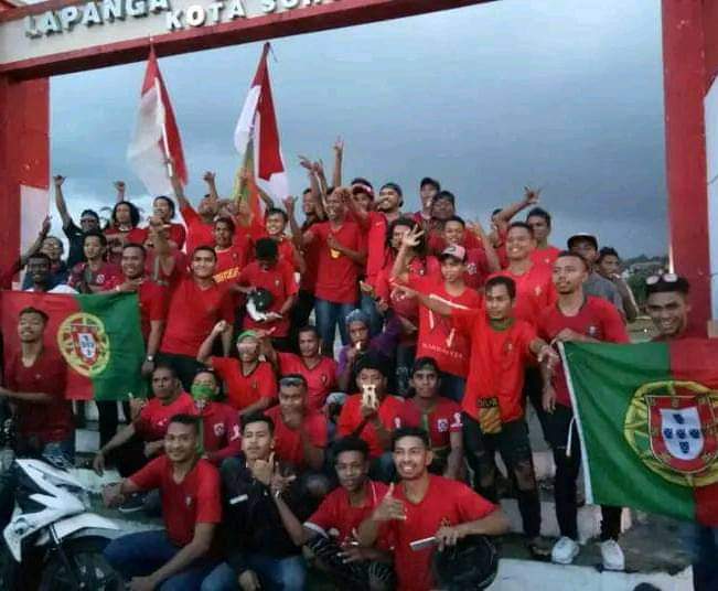 Ratusan warga Kota Sorong berpawai menyambut Piala Dunia 2022 di Qatar, Minggu (20/11/2022)