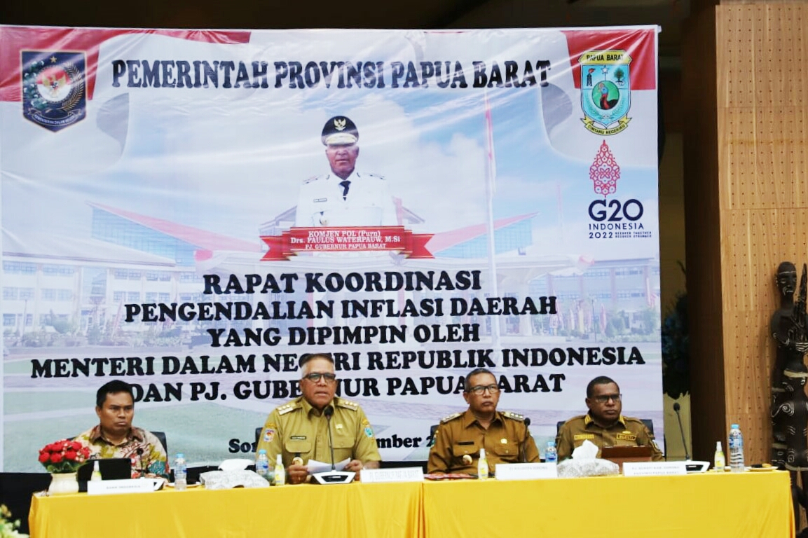 Penjabat Gubernur Papua Barat Komjen Pol (Purn) Drs Paulus Waterpauw M.Si saat memaparkan sejumlah terobosan pengendalian inflasi didaerahny