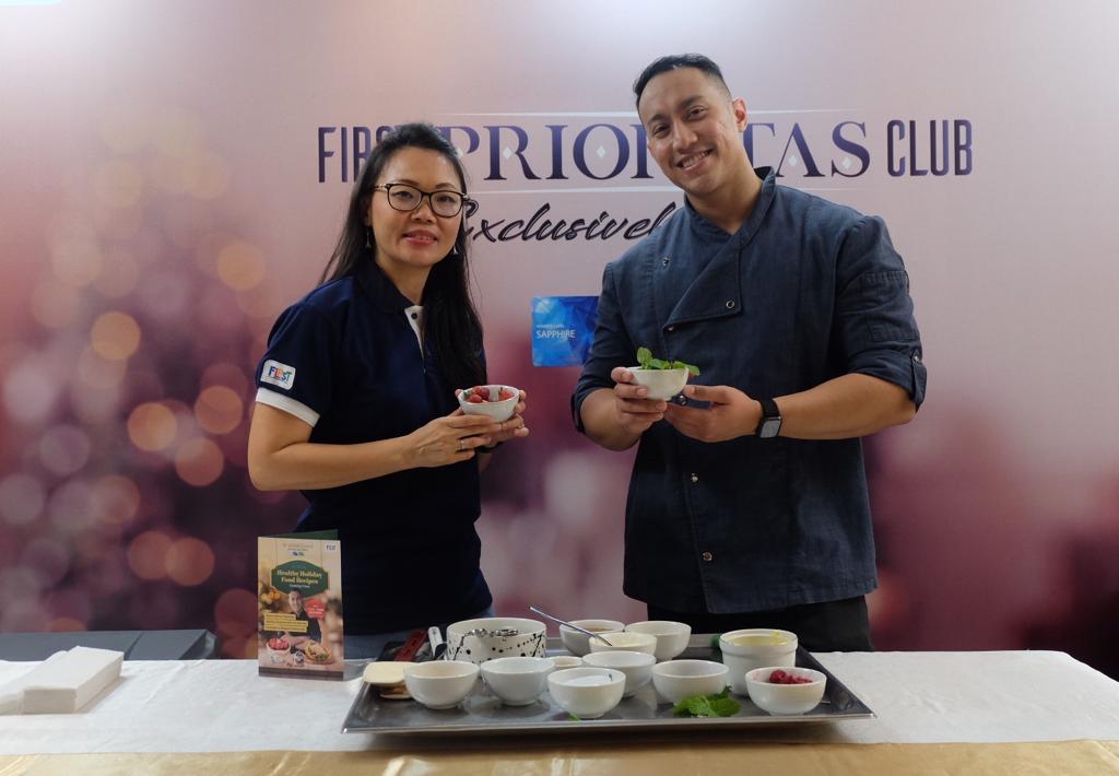 Santiwati Basuki (Deputy Chief Marketing Officer PT Link Net Tbk) dan Chef Yuda Bustara. 