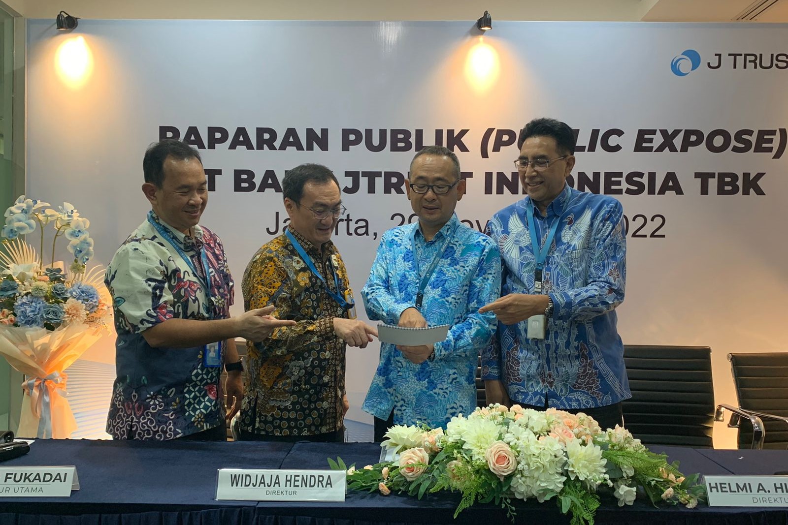 Dana pihak ketiga tumbuh positif sebesar 47,80% YTD menjadi Rp23,57 triliun pada posisi September 2022 dibandingkan Desember 2021.